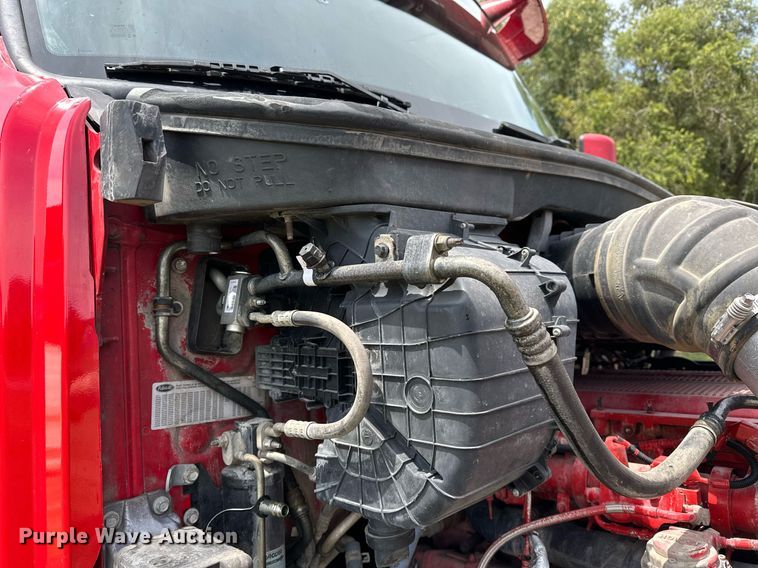 image for item DP3167 2017 Peterbilt 579  semi truck