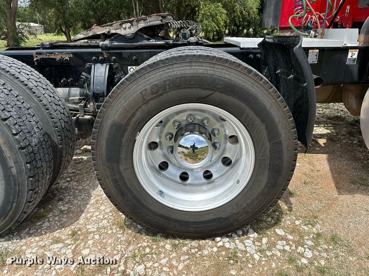 image for item DP3167 2017 Peterbilt 579  semi truck