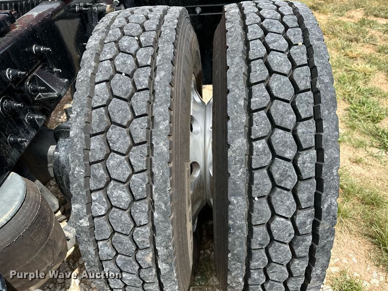 image for item DP3167 2017 Peterbilt 579  semi truck