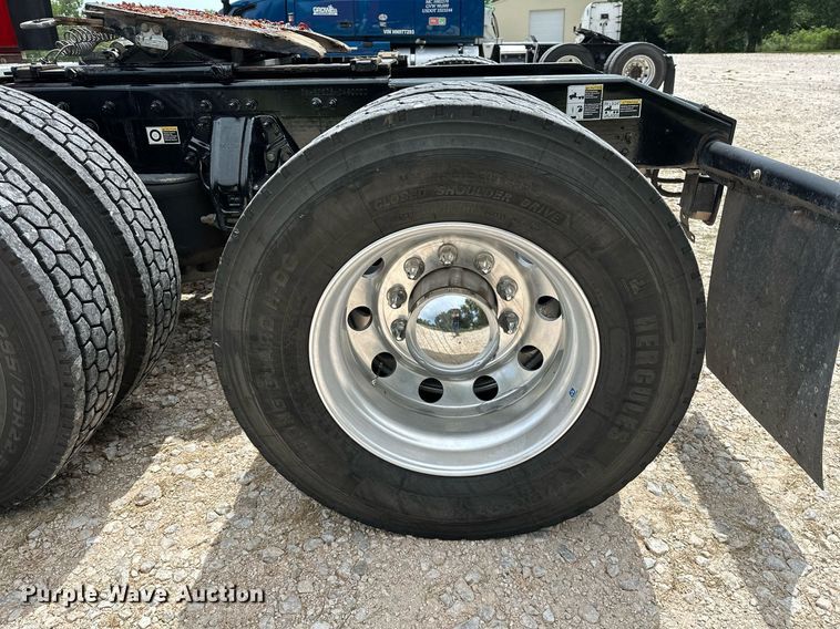 image for item DP3167 2017 Peterbilt 579  semi truck