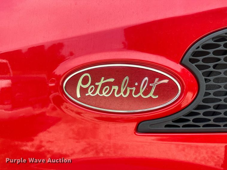 image for item DP3167 2017 Peterbilt 579  semi truck