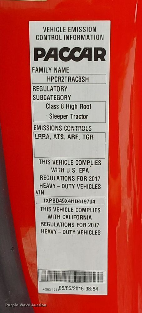 image for item DP3167 2017 Peterbilt 579  semi truck