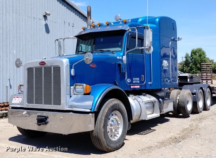 image for item DP3328 2013 Peterbilt 367  semi truck