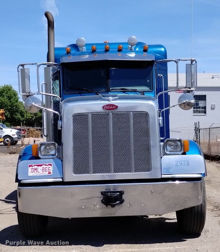 image for item DP3328 2013 Peterbilt 367  semi truck