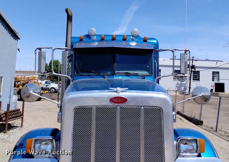 image for item DP3328 2013 Peterbilt 367  semi truck