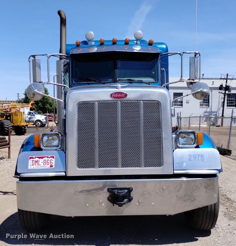 image for item DP3328 2013 Peterbilt 367  semi truck