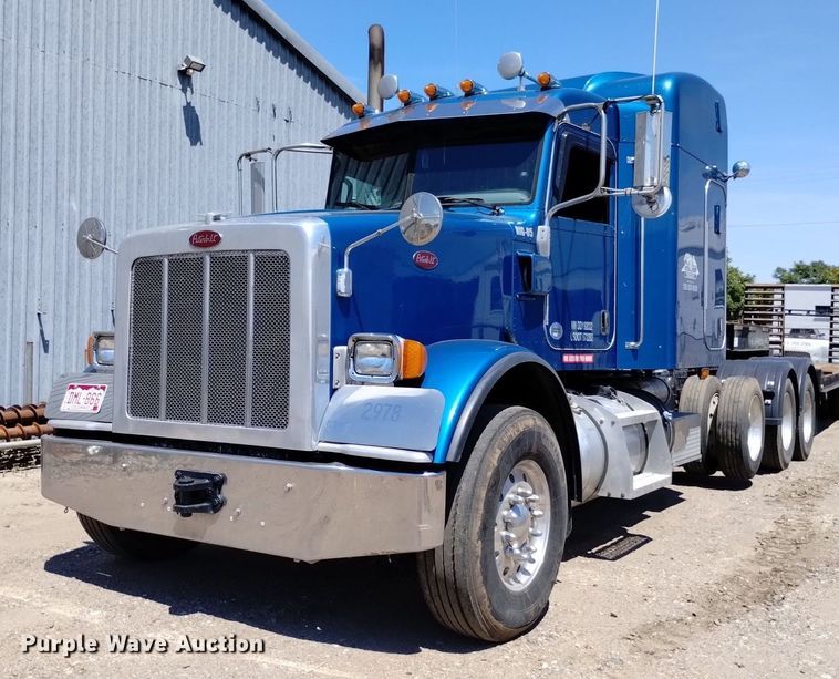 image for item DP3328 2013 Peterbilt 367  semi truck