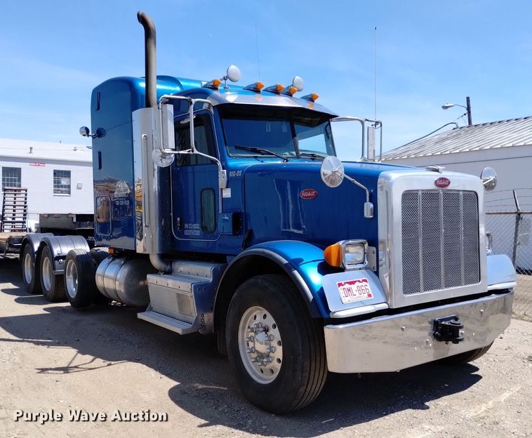 image for item DP3328 2013 Peterbilt 367  semi truck