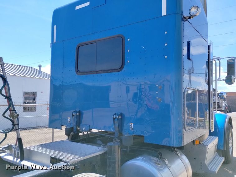 image for item DP3328 2013 Peterbilt 367  semi truck