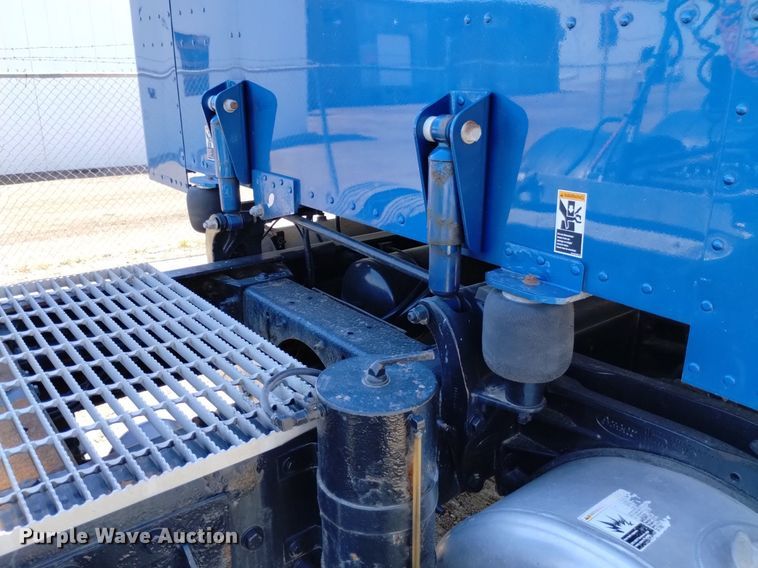 image for item DP3328 2013 Peterbilt 367  semi truck