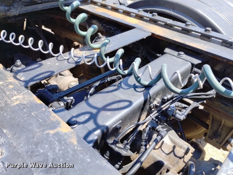 image for item DP3328 2013 Peterbilt 367  semi truck