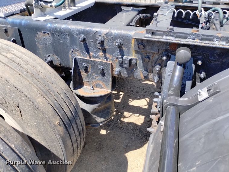 image for item DP3328 2013 Peterbilt 367  semi truck