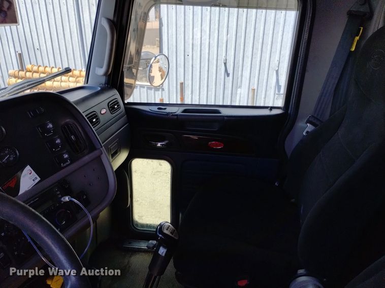 image for item DP3328 2013 Peterbilt 367  semi truck