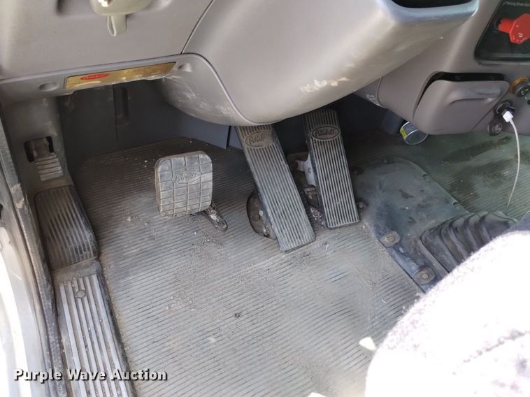 image for item DP3328 2013 Peterbilt 367  semi truck