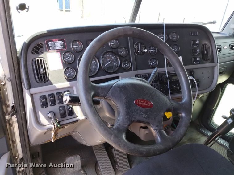 image for item DP3328 2013 Peterbilt 367  semi truck
