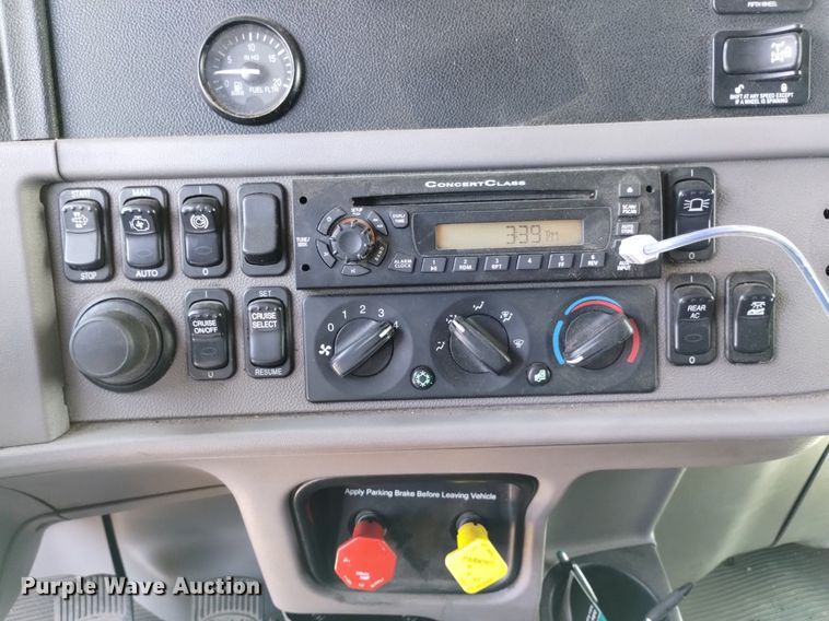 image for item DP3328 2013 Peterbilt 367  semi truck