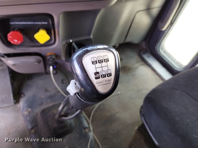 image for item DP3328 2013 Peterbilt 367  semi truck