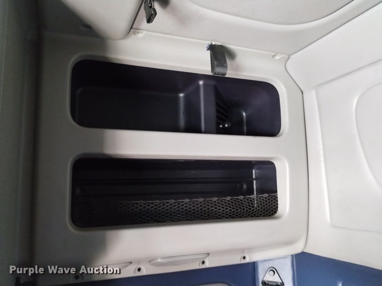 image for item DP3328 2013 Peterbilt 367  semi truck