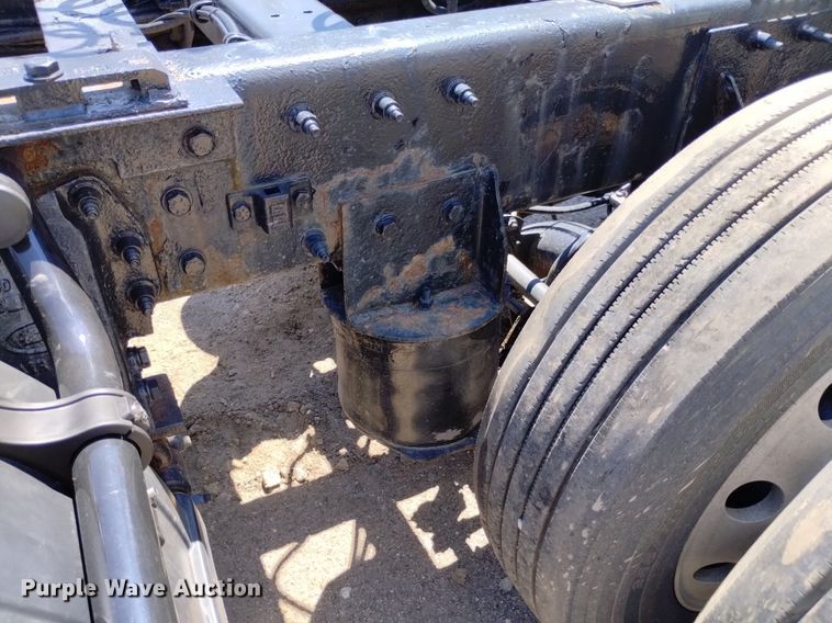 image for item DP3328 2013 Peterbilt 367  semi truck