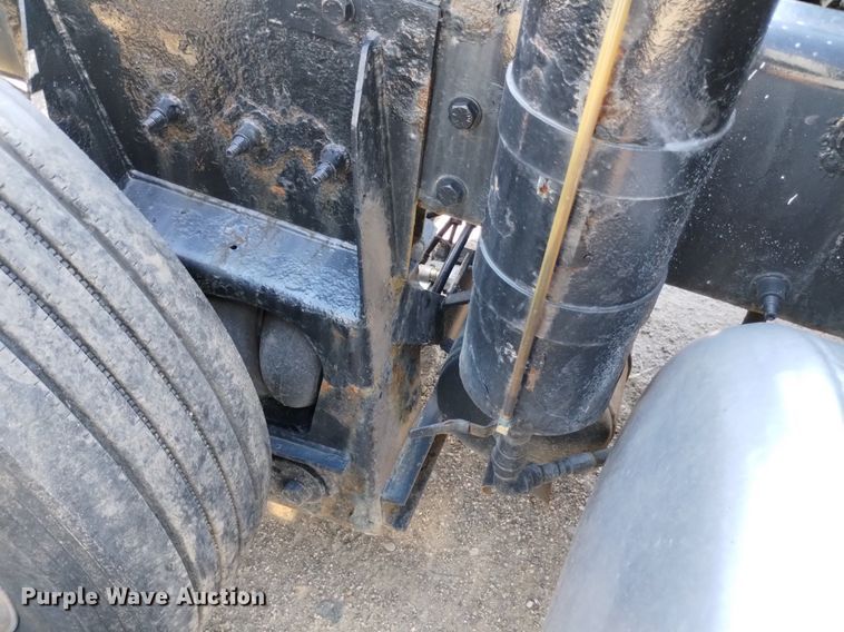 image for item DP3328 2013 Peterbilt 367  semi truck