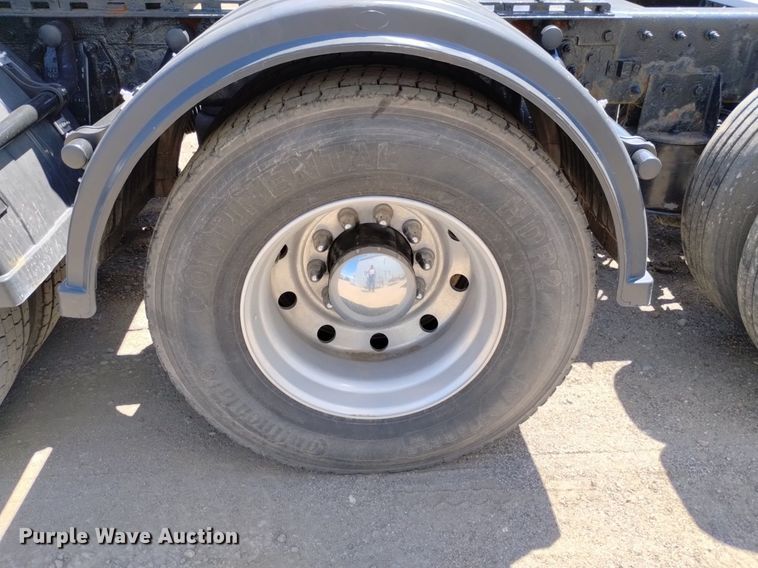 image for item DP3328 2013 Peterbilt 367  semi truck