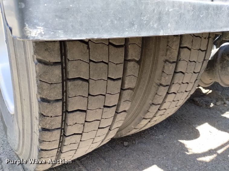 image for item DP3328 2013 Peterbilt 367  semi truck