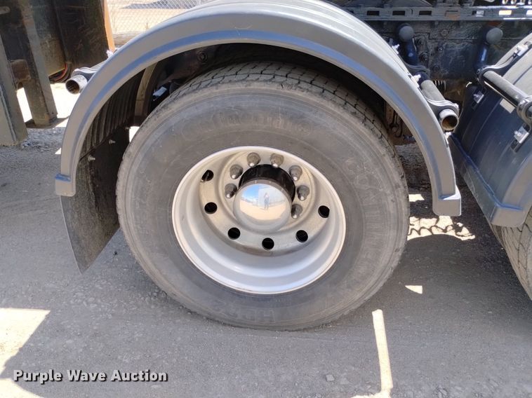 image for item DP3328 2013 Peterbilt 367  semi truck