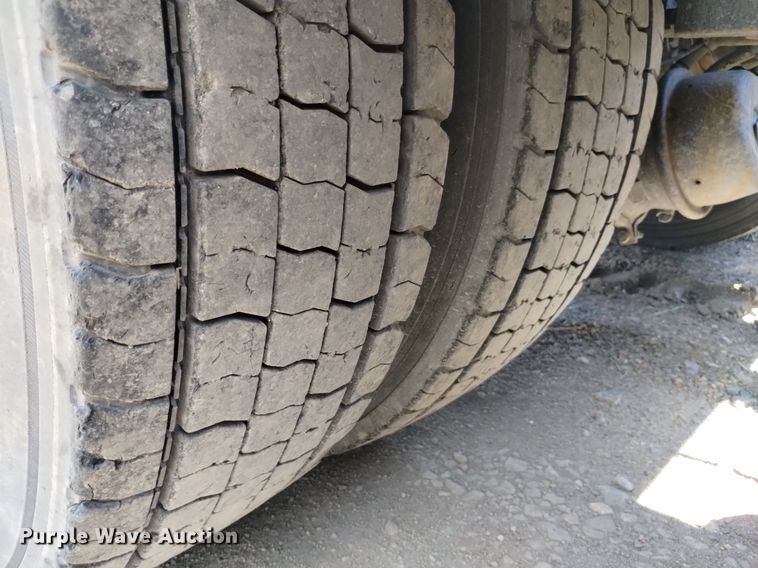 image for item DP3328 2013 Peterbilt 367  semi truck