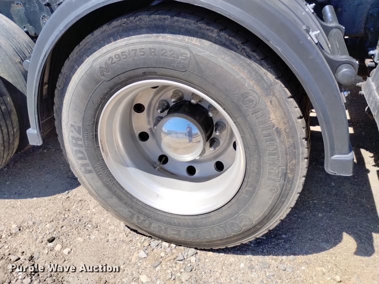 image for item DP3328 2013 Peterbilt 367  semi truck