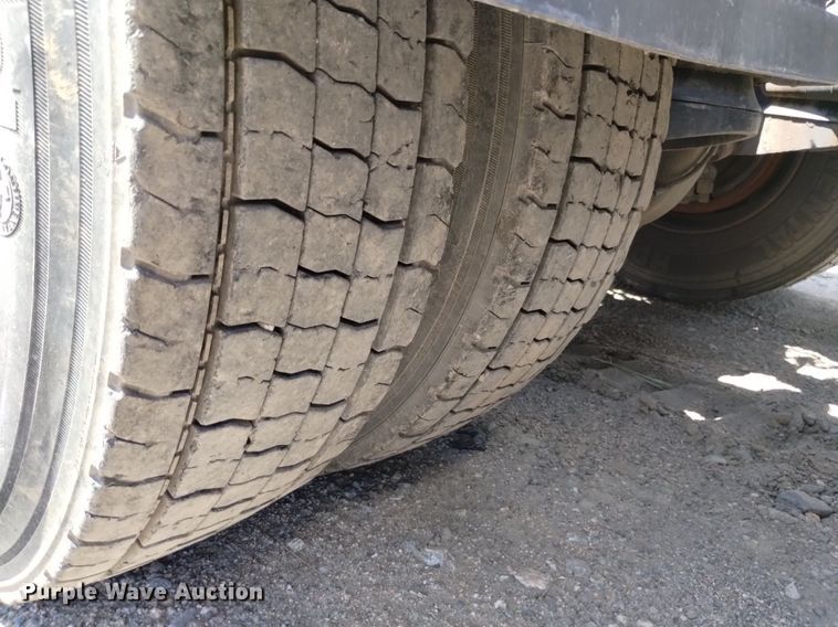 image for item DP3328 2013 Peterbilt 367  semi truck