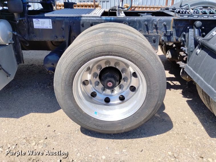 image for item DP3328 2013 Peterbilt 367  semi truck