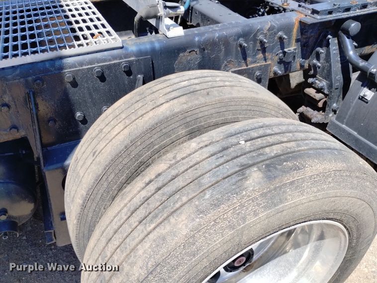 image for item DP3328 2013 Peterbilt 367  semi truck