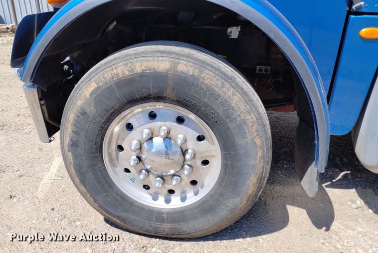 image for item DP3328 2013 Peterbilt 367  semi truck