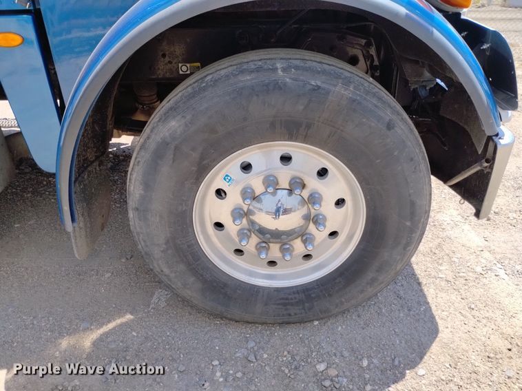 image for item DP3328 2013 Peterbilt 367  semi truck