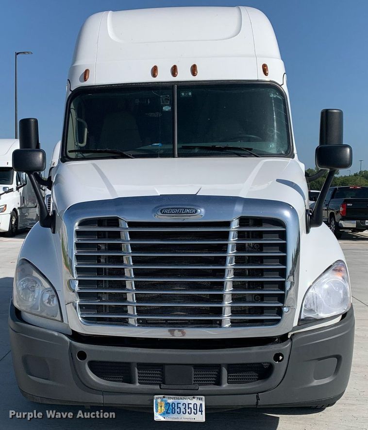 image for item DP8661 2017 Freightliner Cascadia Evolution  semi truck