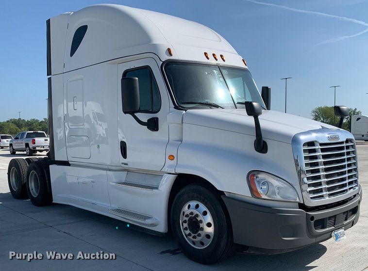 image for item DP8661 2017 Freightliner Cascadia Evolution  semi truck