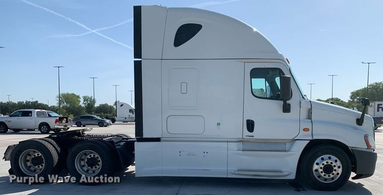 image for item DP8661 2017 Freightliner Cascadia Evolution  semi truck