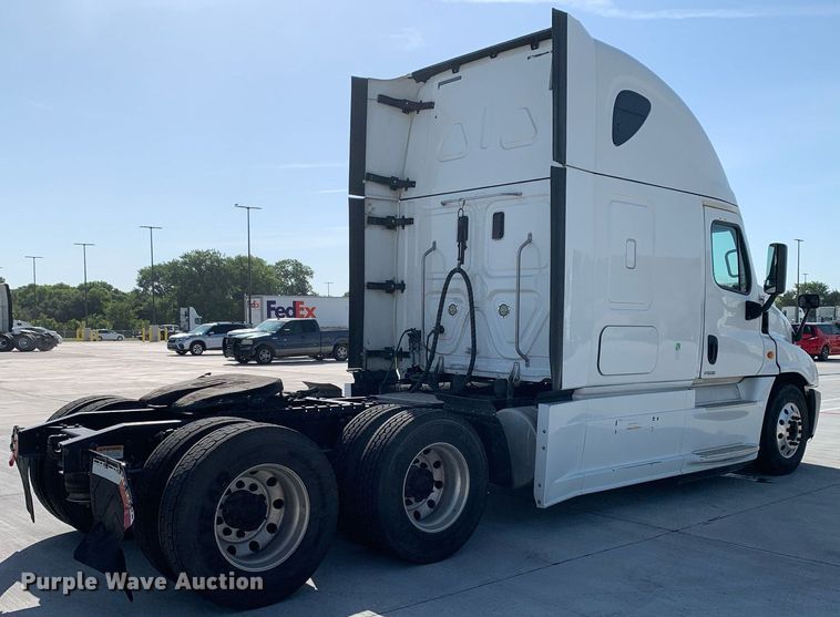 image for item DP8661 2017 Freightliner Cascadia Evolution  semi truck