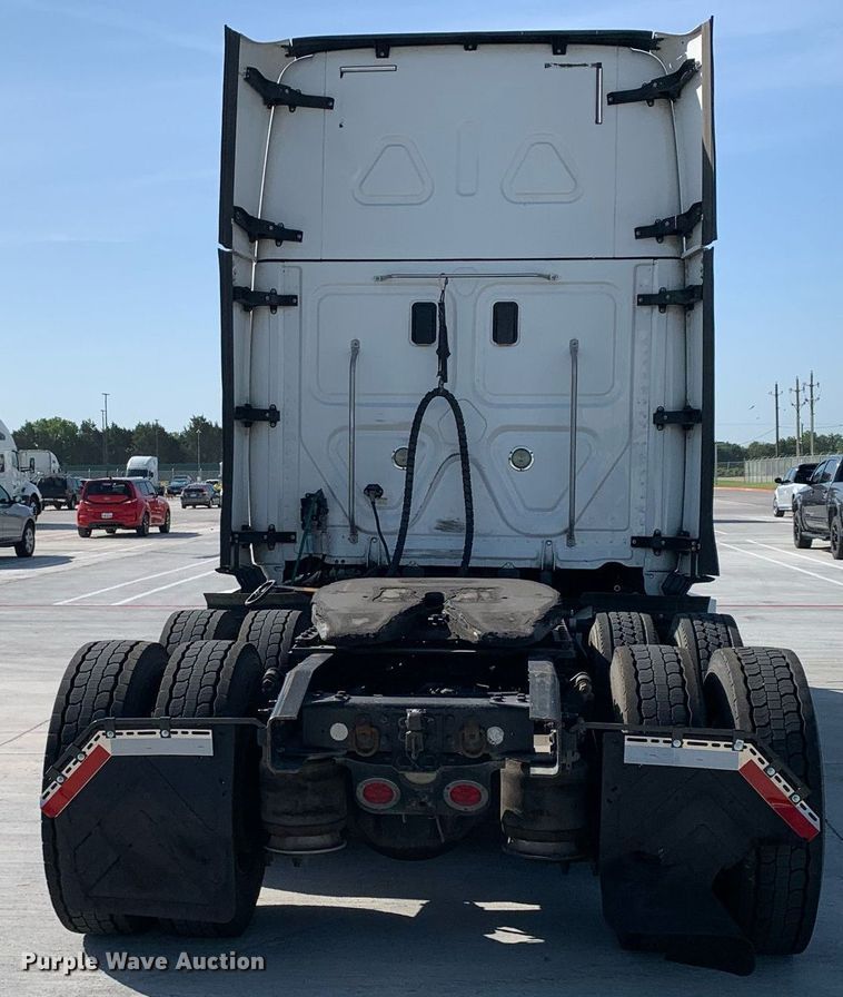 image for item DP8661 2017 Freightliner Cascadia Evolution  semi truck