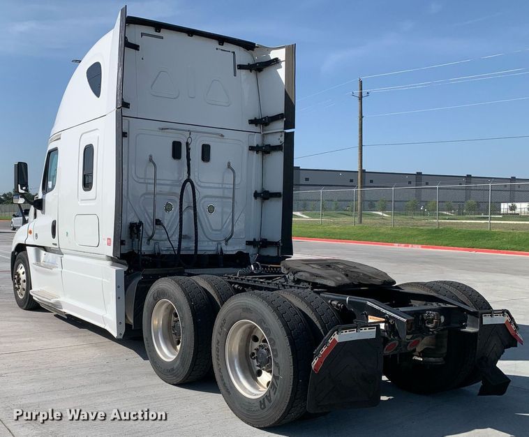 image for item DP8661 2017 Freightliner Cascadia Evolution  semi truck