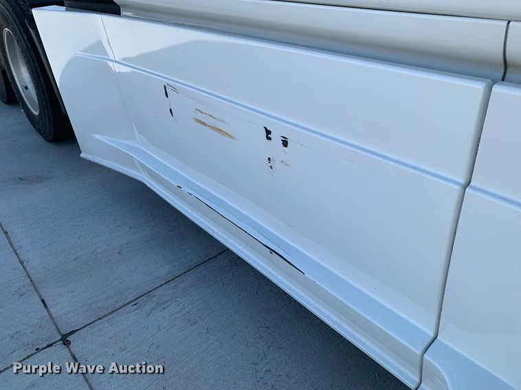 image for item DP8661 2017 Freightliner Cascadia Evolution  semi truck