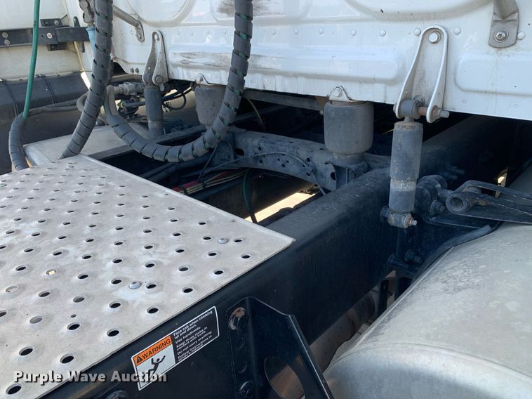 image for item DP8661 2017 Freightliner Cascadia Evolution  semi truck