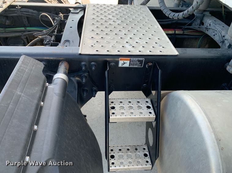 image for item DP8661 2017 Freightliner Cascadia Evolution  semi truck