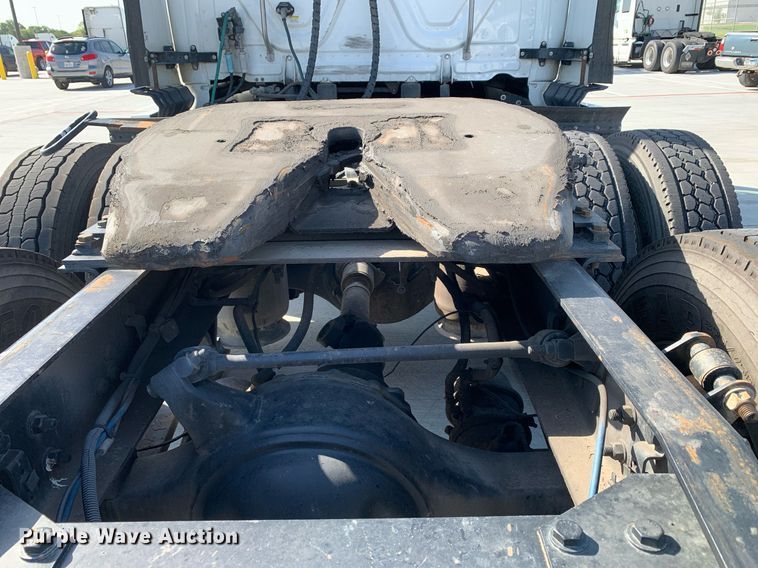 image for item DP8661 2017 Freightliner Cascadia Evolution  semi truck