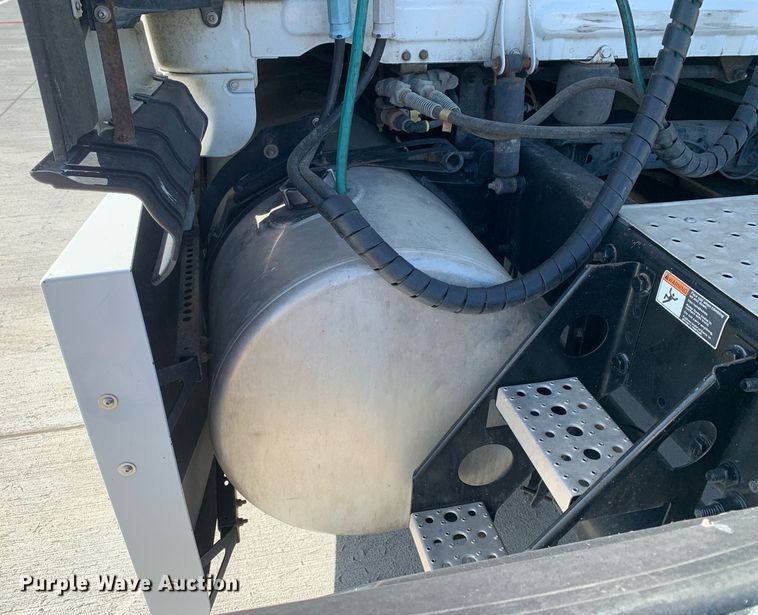 image for item DP8661 2017 Freightliner Cascadia Evolution  semi truck