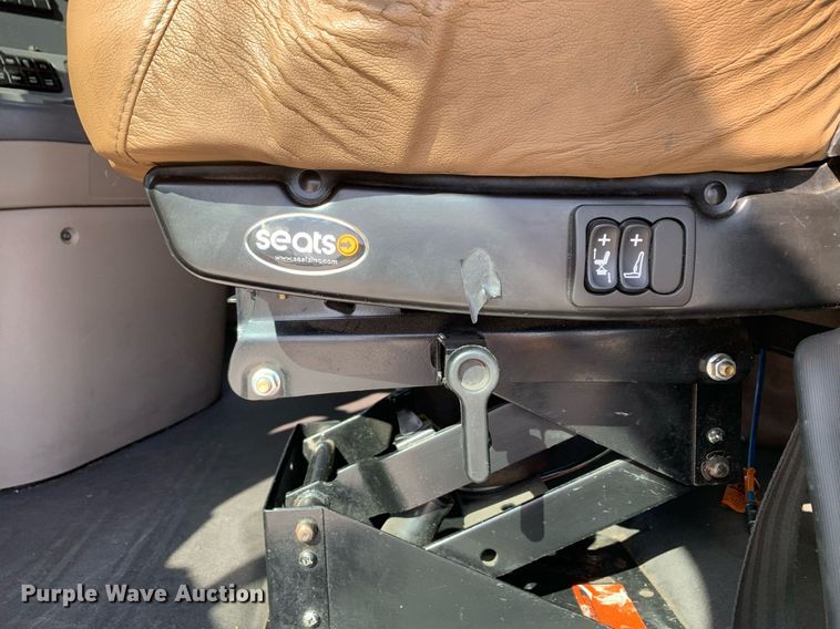 image for item DP8661 2017 Freightliner Cascadia Evolution  semi truck