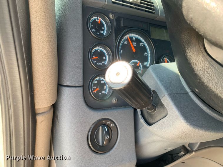 image for item DP8661 2017 Freightliner Cascadia Evolution  semi truck