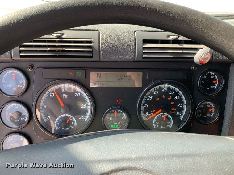 image for item DP8661 2017 Freightliner Cascadia Evolution  semi truck