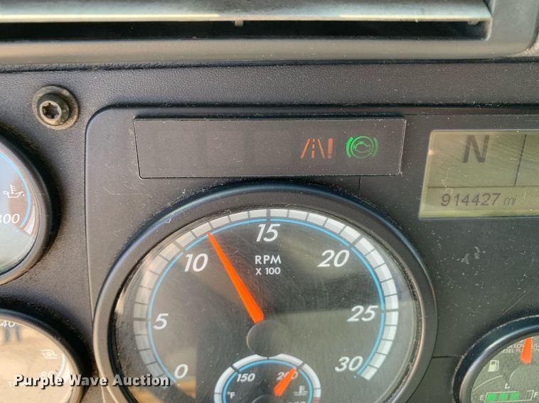 image for item DP8661 2017 Freightliner Cascadia Evolution  semi truck