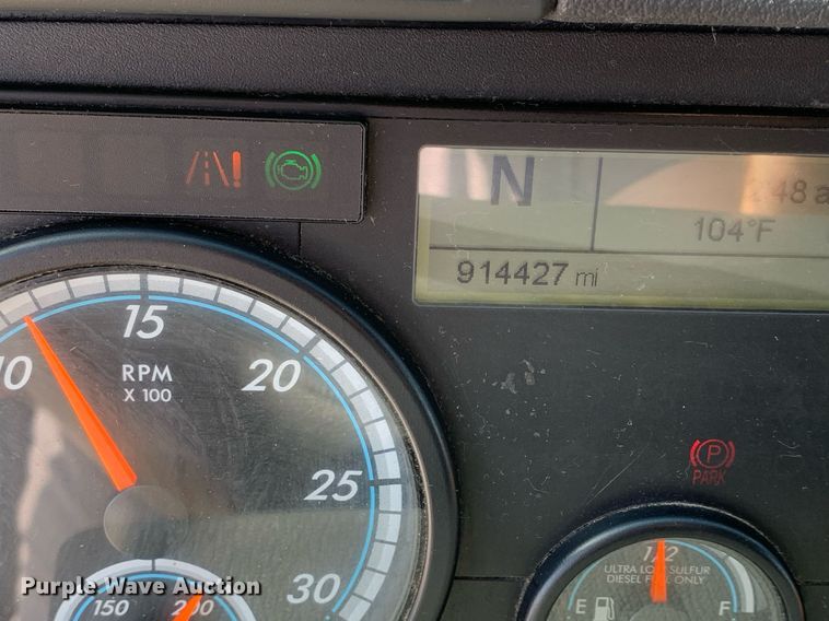 image for item DP8661 2017 Freightliner Cascadia Evolution  semi truck